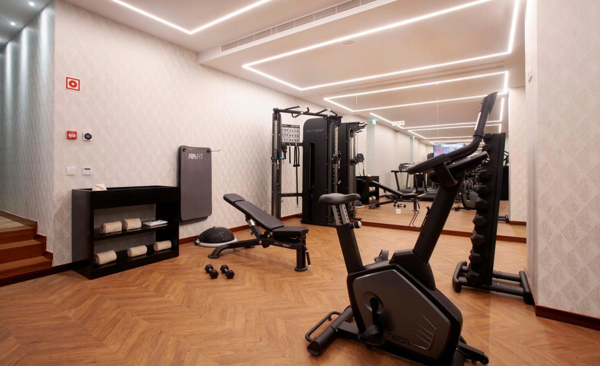Wine & Books Porto Hotel Extérieur photo The gym at the hotel
