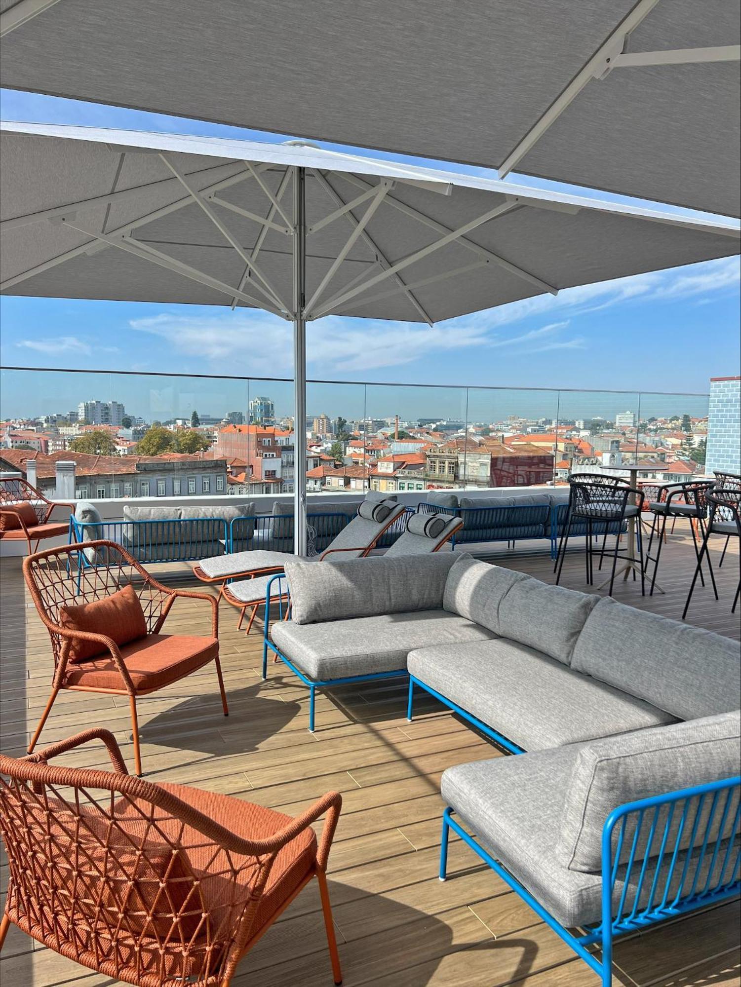 Wine & Books Porto Hotel Extérieur photo Rooftop bar